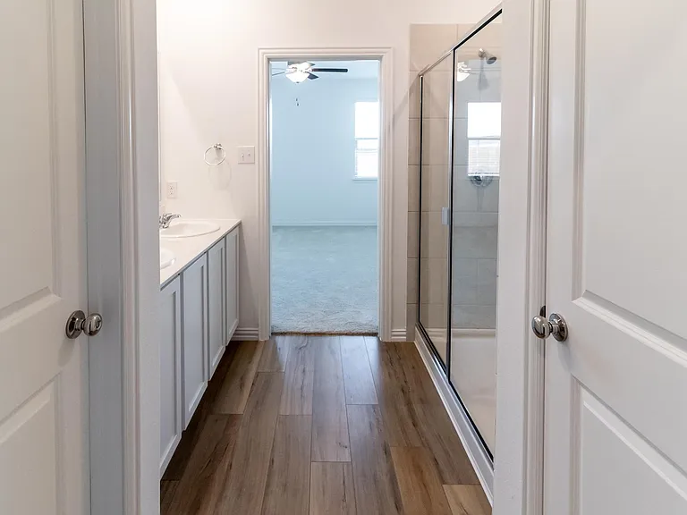 1837 Lake Grove Dr — Photo 18
