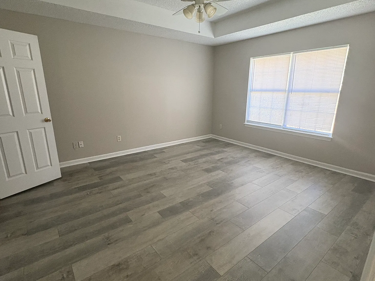 Available Now! 3 Bedroom / 2 Bathroom Duplex in Creekside Oaks — Photo 3