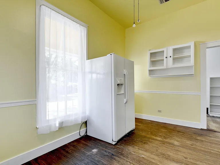 304 Olive St — Photo 13