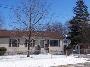 195 Riverside Rd, Springfield, MA 01107