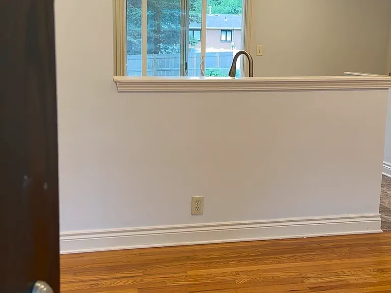 1121 Driftwood Dr — Photo 3