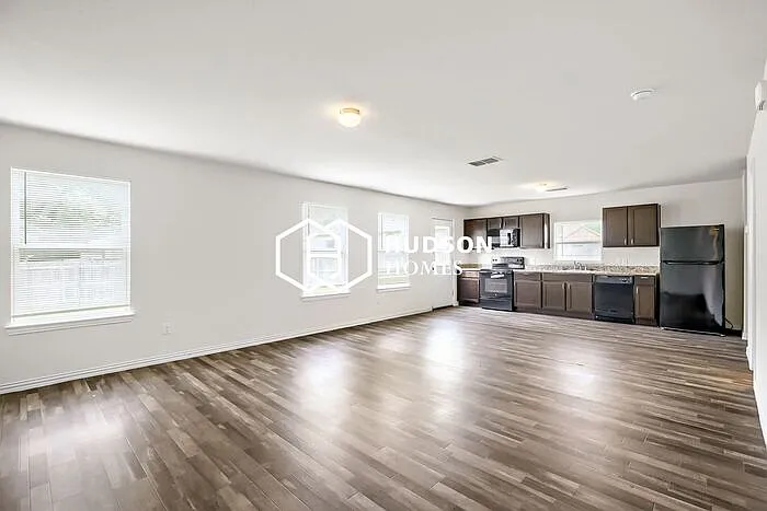 1610 Linda Ln — Photo 3