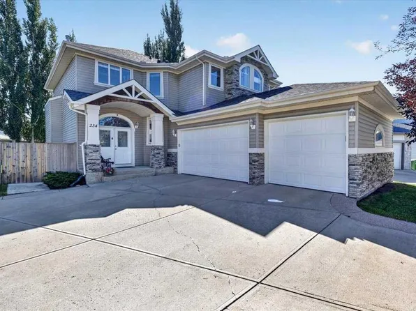 234 NW Elmont Bay SW, Calgary, AB T3H 4X9