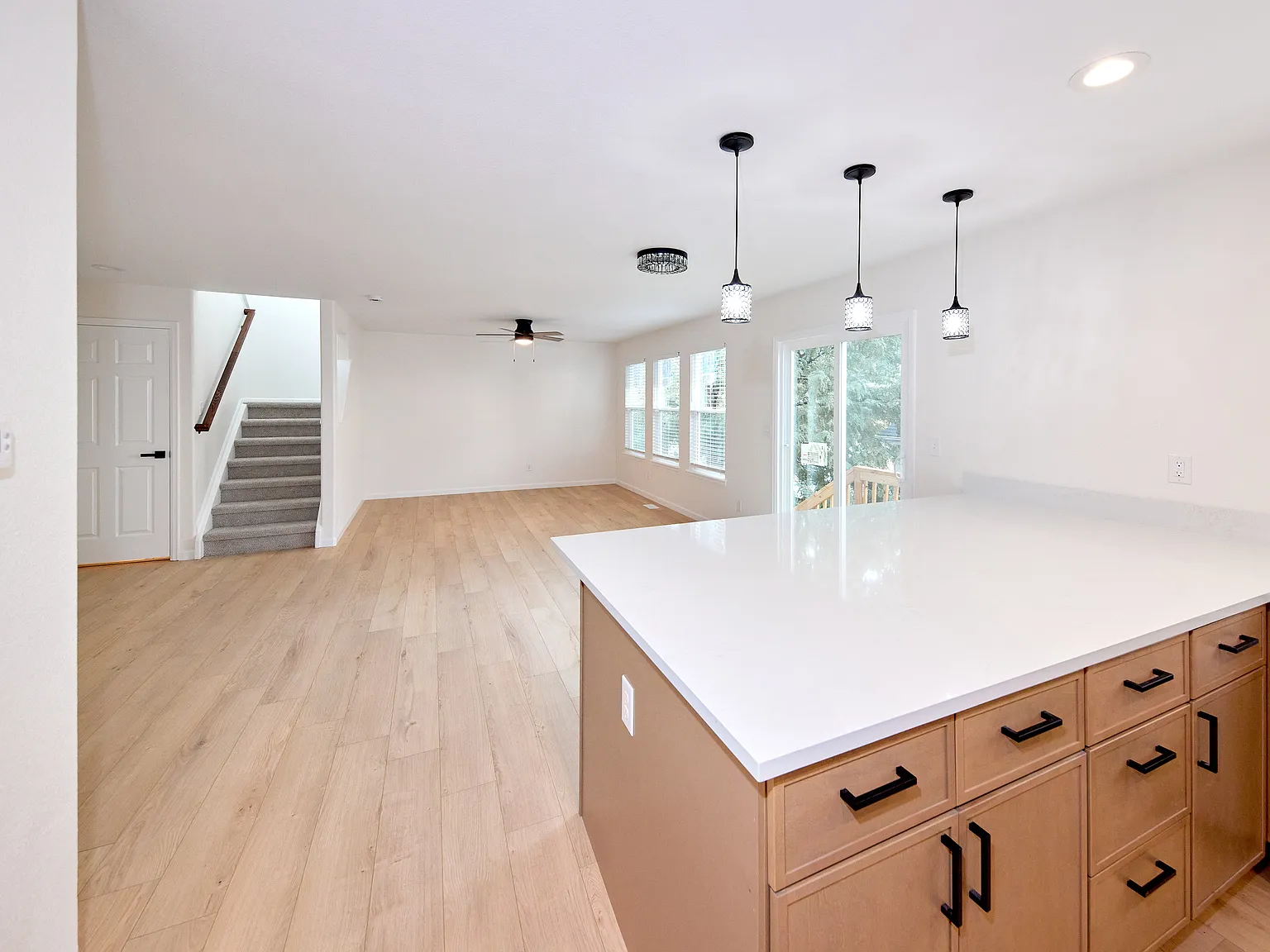 4 bed, 1976 sqft, $3,190 — Photo 1