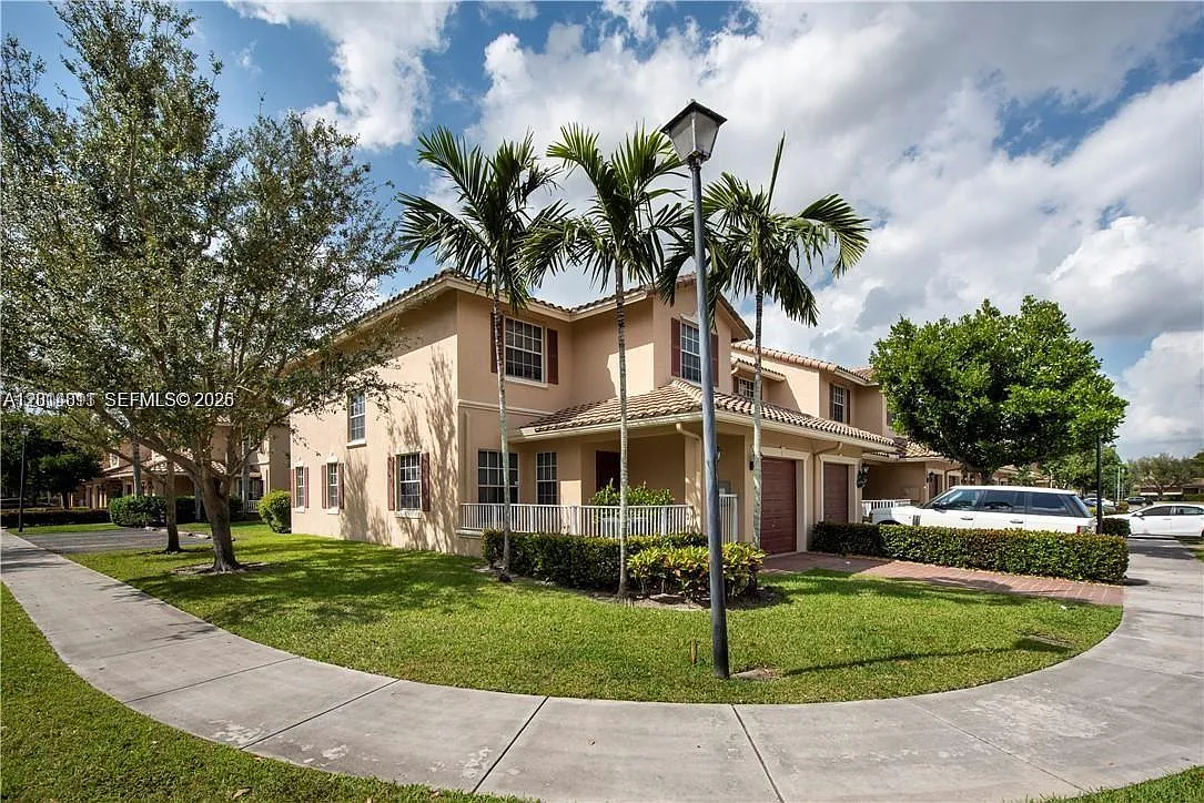Building Photo - 3371 Lakeside Dr #27