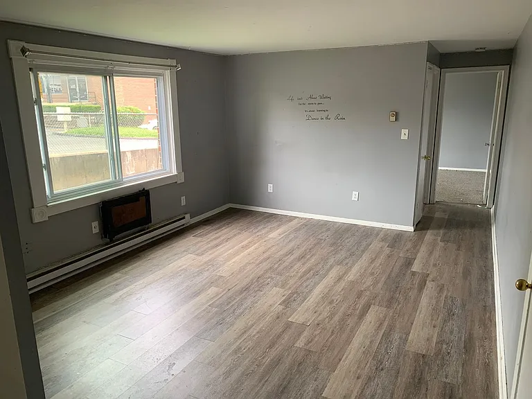 468 S Main St — Photo 1