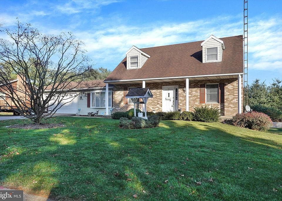 1st image of 204 Cardinal Dr