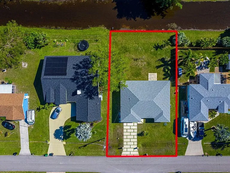 2372 SE Maslan Ave — Photo 4