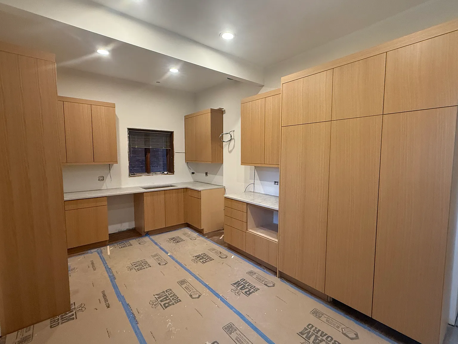 2 bed, 1100 sqft, $5,700 — Photo 3