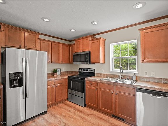5th image of 688 Township Road 150