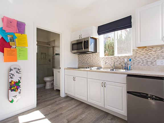 4th image of 3309 London St #1/2