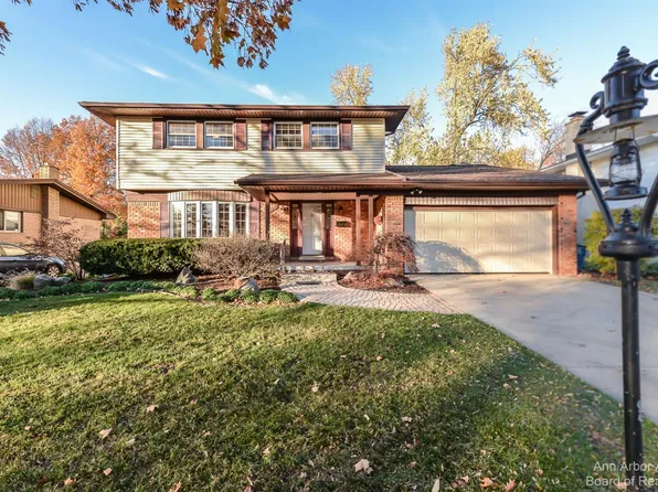 2871 Aurora St, Ann Arbor, MI 48105