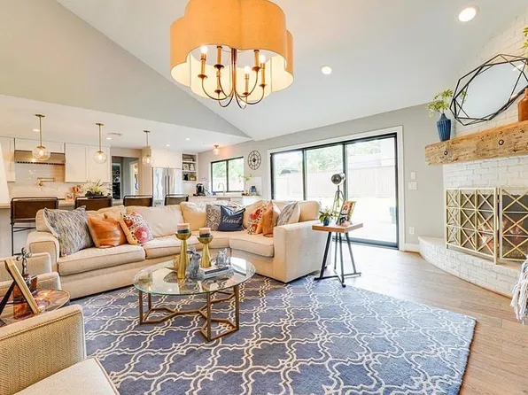9142 Bronco Dr, Houston, TX 77055