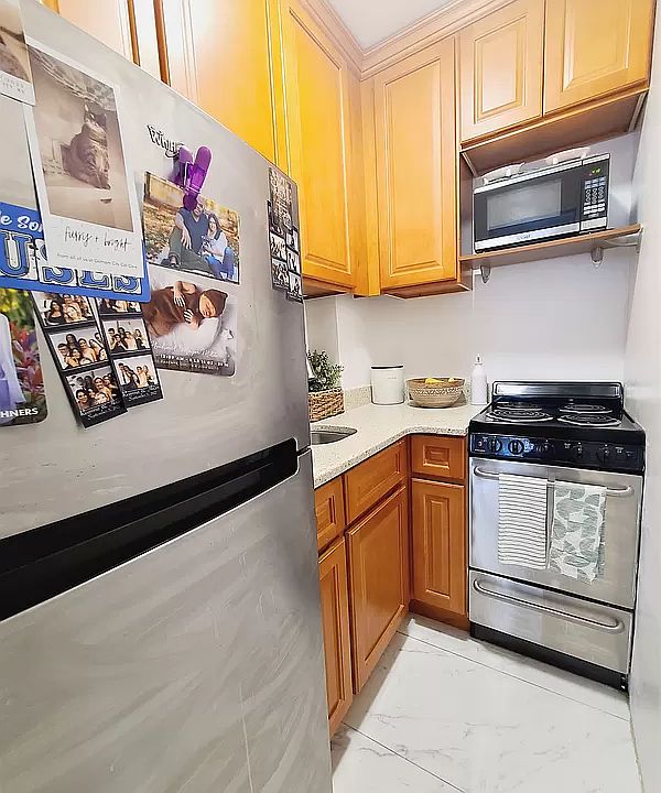 2nd image of 316 Lexington Ave APT 3R