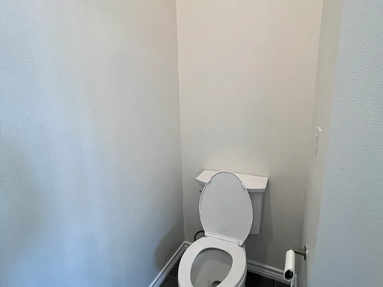 9021 Marthas Dr — Photo 26