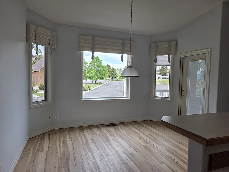 521 Burnham Pl — Photo 6