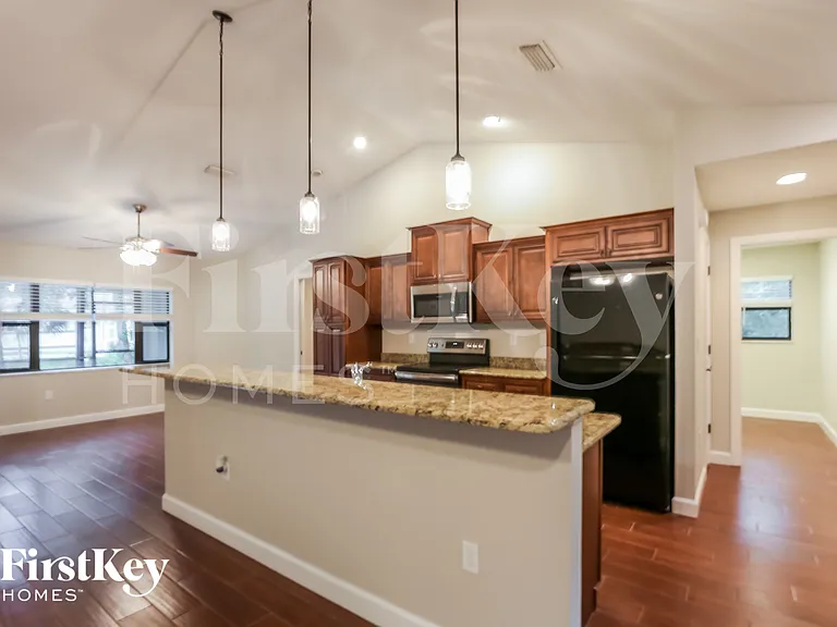 2267 Kamsler Ave — Photo 8