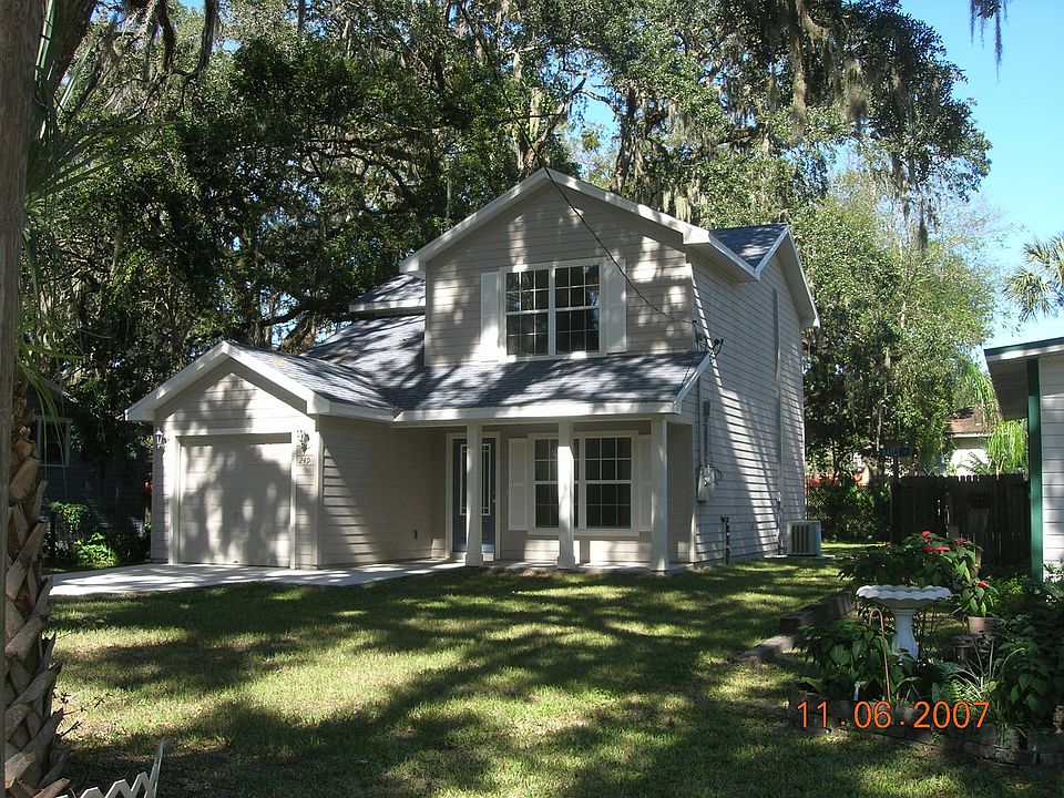 Beautiful live oaks in yard