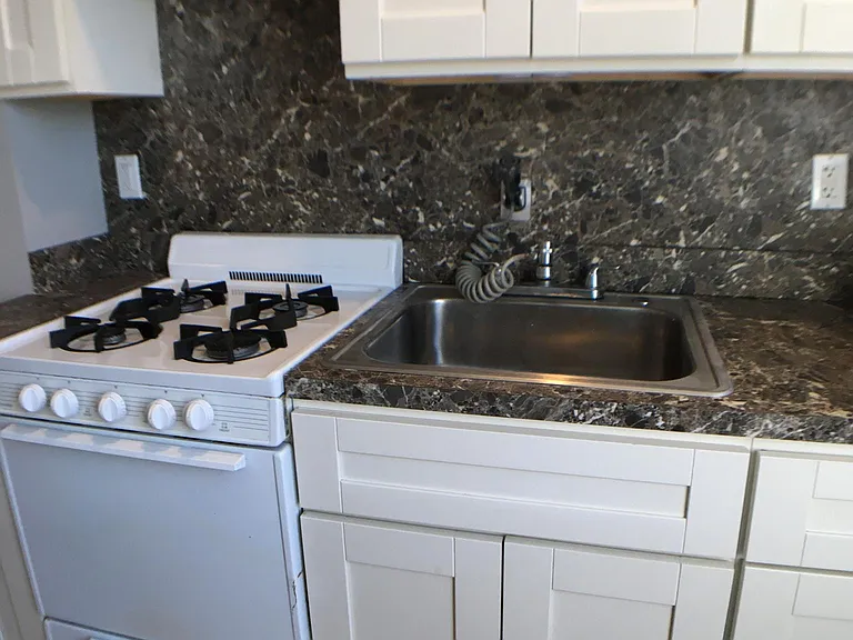 218 S 43rd St #3R — Photo 5