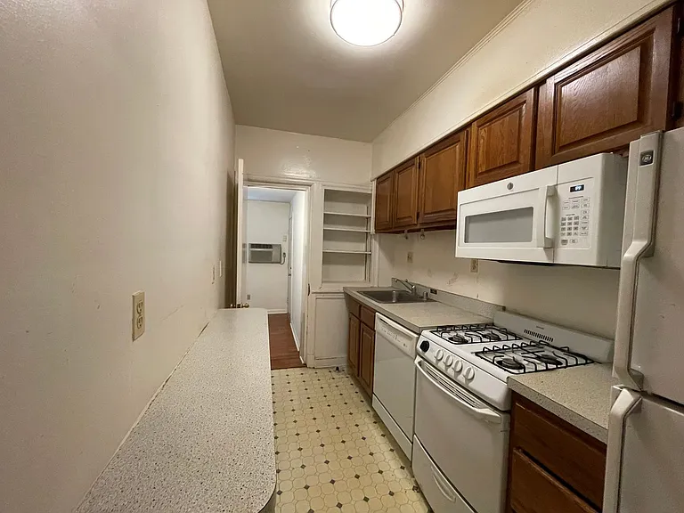 2618 41st St NW — Photo 6