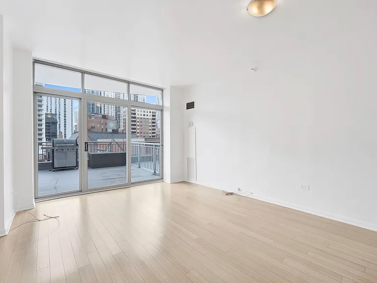 600 N Dearborn St #603 — Photo 5