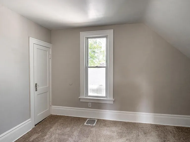 188 Wyoming St E — Photo 8