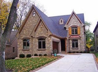665 N Eagle St, Naperville, IL 60563