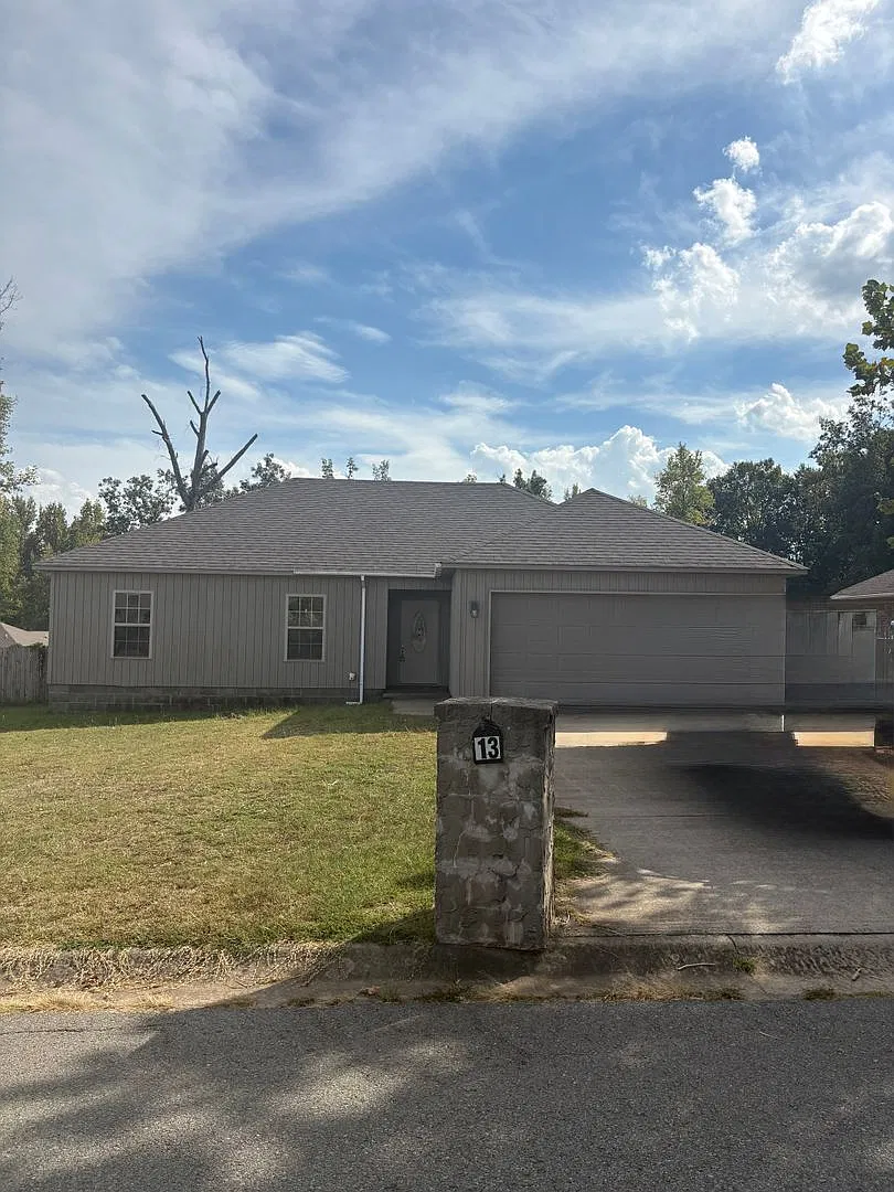 Charming 3-Bedroom Home with Fireplace and Fenced Backyard in Austin, Arkansas! Section 8 Welcome! — Photo 1