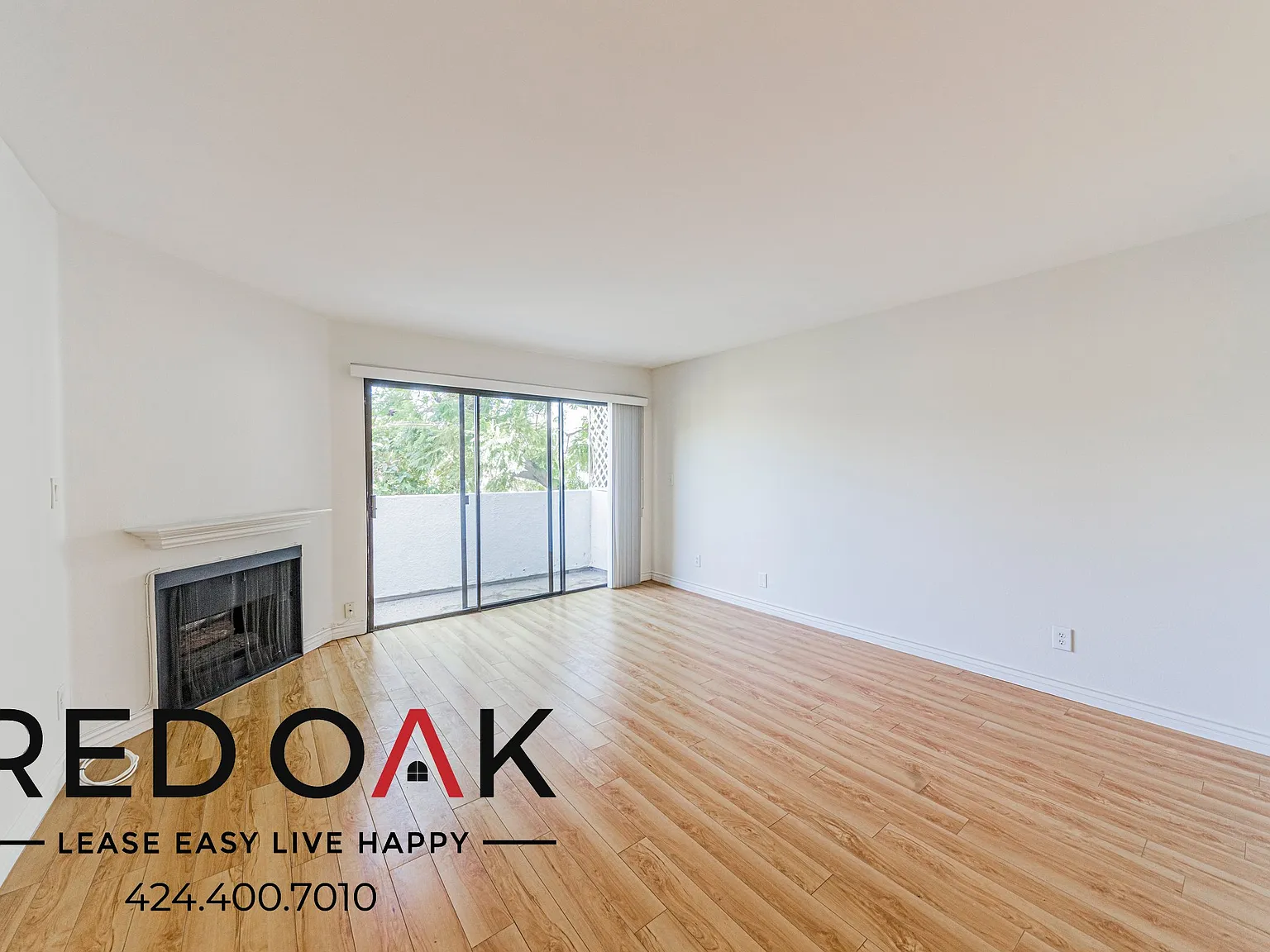 Spacious 2-Bed with Parking Included and Central AC ~ In Pico-Robertson! — Photo 3