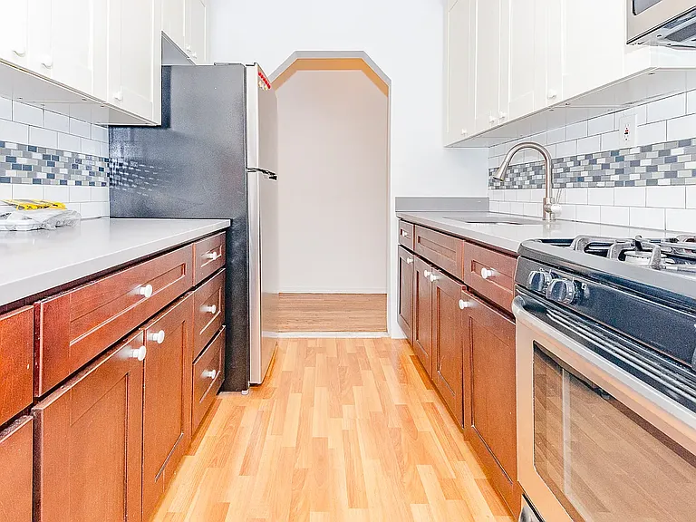 249 Melrose St #3L — Photo 6