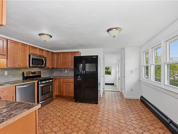 4th image of 183 1st Ave