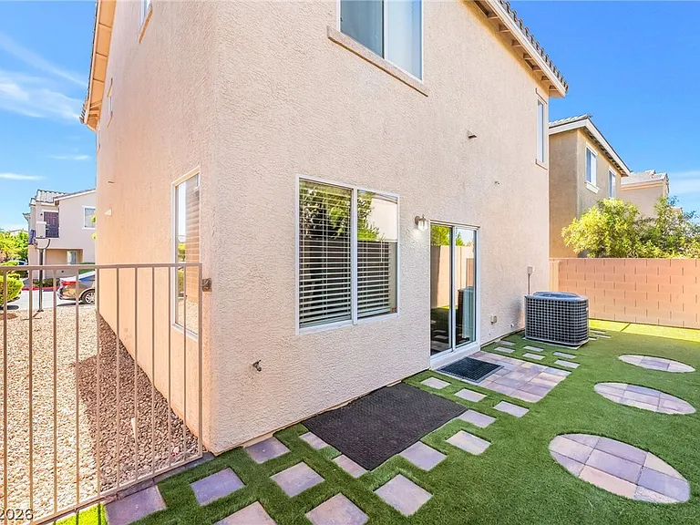 10471 Masons Creek St — Photo 29
