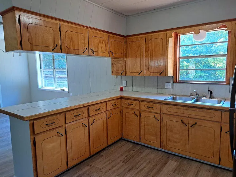 1047 N Preston St — Photo 5
