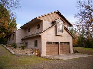 534 Vista Park Dr, Eagle Pt, OR 97524