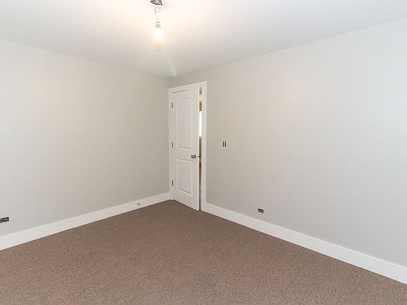 4th image of 2028 N Sawyer Ave #Gdn