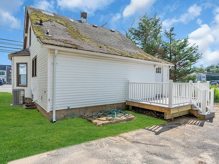 939 E County Line Rd — Photo 21
