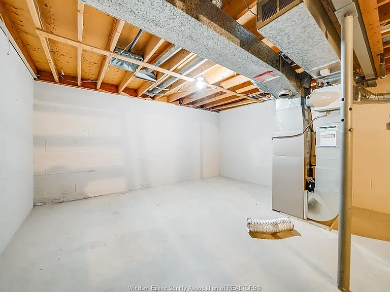 5486 Lassaline Ave — Photo 26