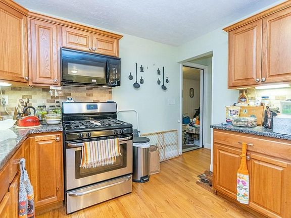 3rd image of 9 Gladwin Dr