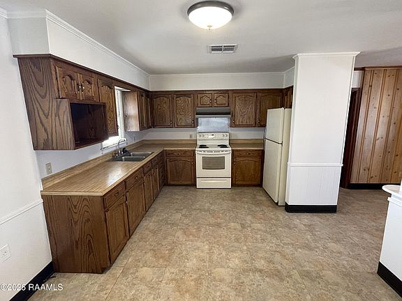 4th image of 103 Edwis St