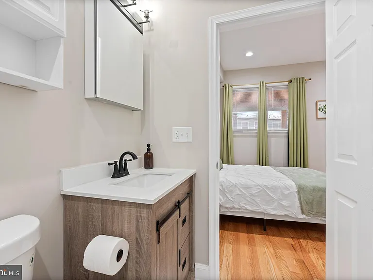 2219 E Chase St — Photo 20