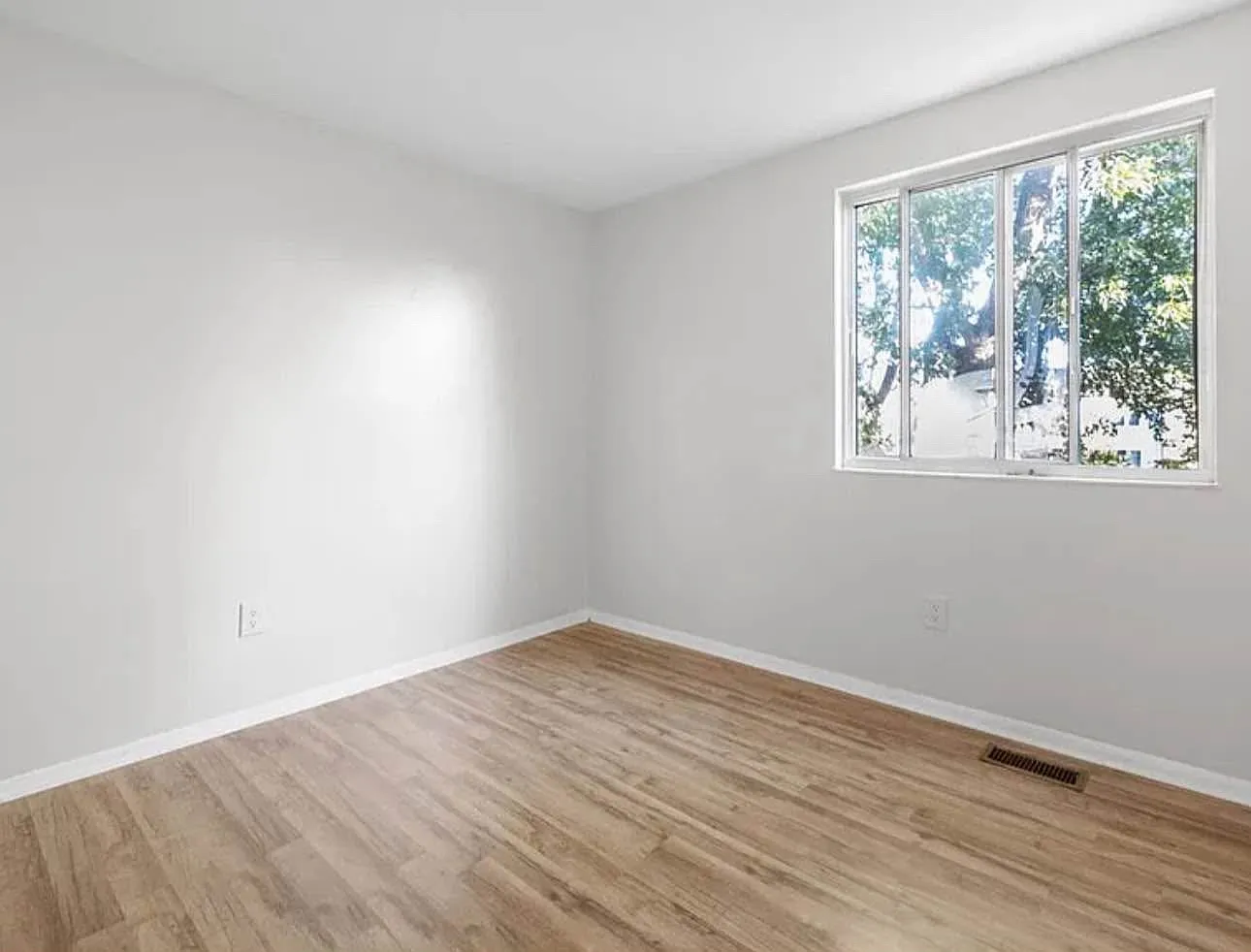 4 bed, 3.5 bath, 2200 sqft, $3,700 — Photo 3