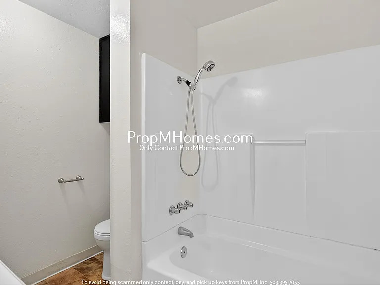 1131 NE 162nd Ave — Photo 11