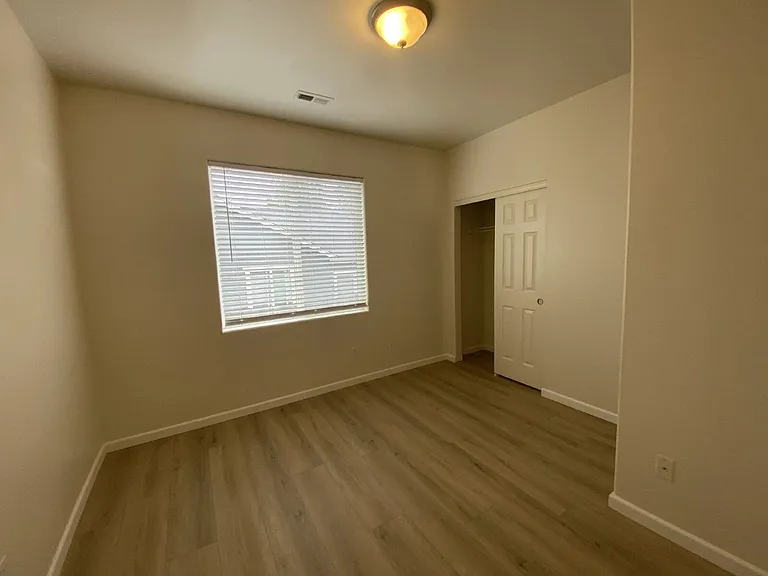 660 Callahan Dr — Photo 18