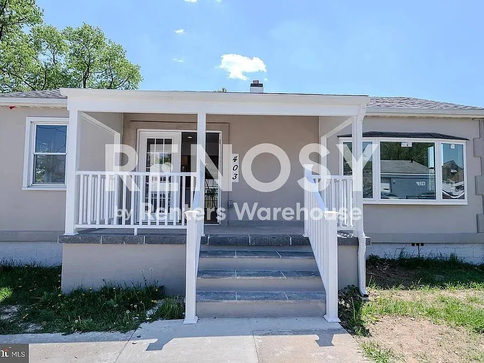 Available November 15- Updated 3 Br 2 Bath - Fenced Yard - Off Street Parking — Photo 1