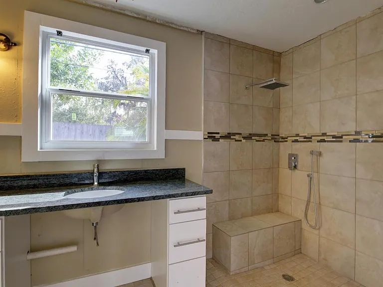 1421 Rogers St — Photo 24
