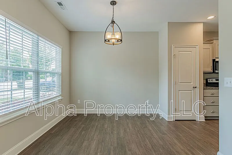 3 bed, 2.5 bath, 1700 sqft, $1,875 — Photo 2