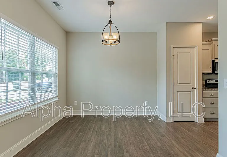830 Chartwell Dr — Photo 2