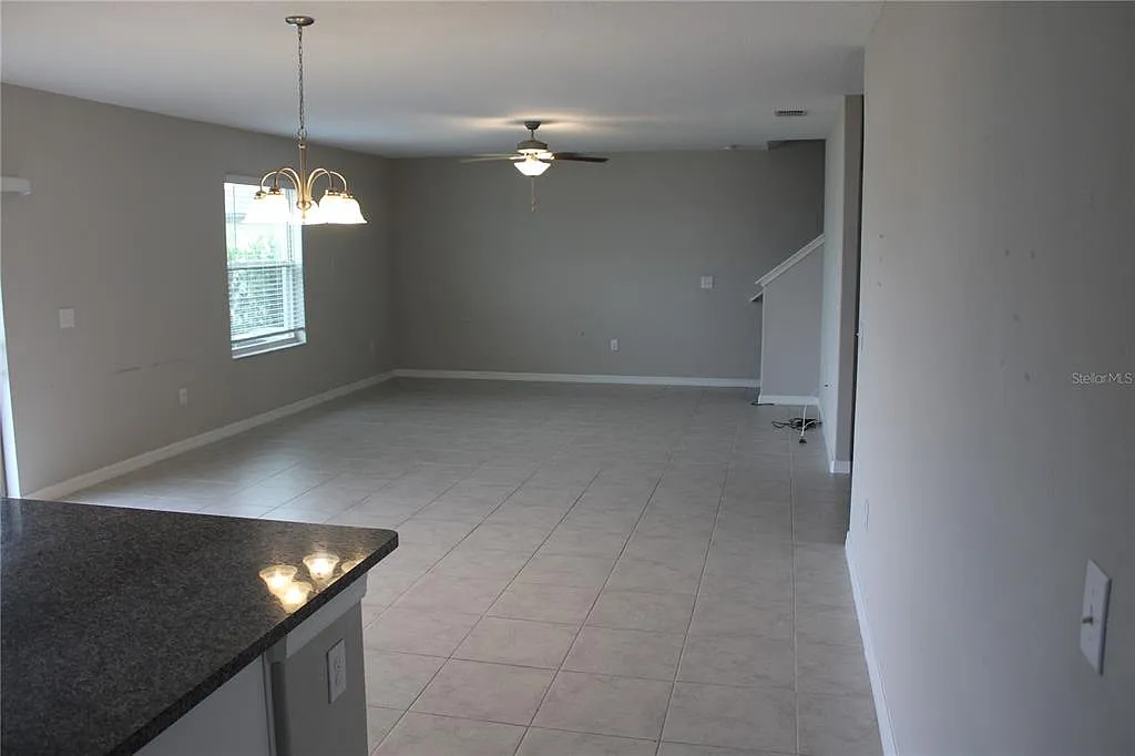 4 bed, 2.5 bath, 2635 sqft, $3,000 — Photo 4