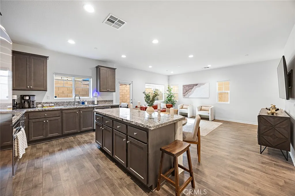 3 bed, 2.5 bath, 1642 sqft, $3,500 — Photo 4