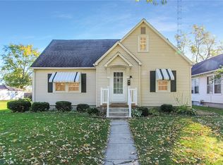 908 S 15th St, Mattoon, IL 61938